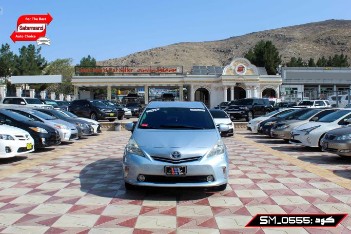 1 Toyota Prius ( V ) 2013