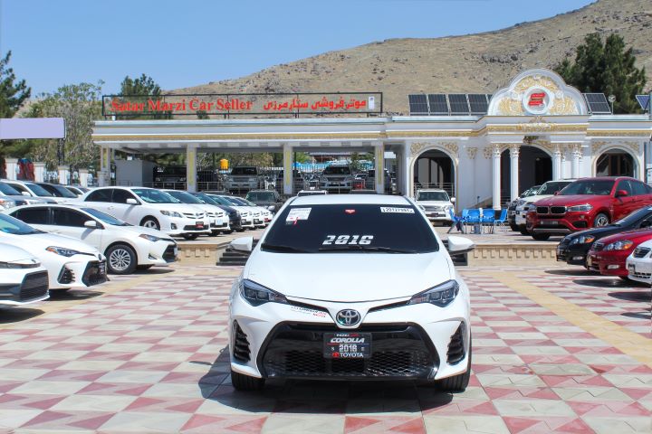 1 Toyota Corolla ( SE )