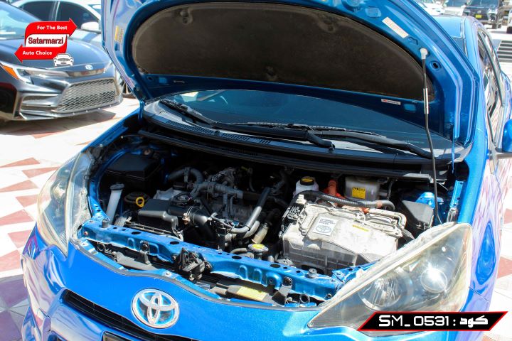 10 Toyota Prius ( C ) 2013