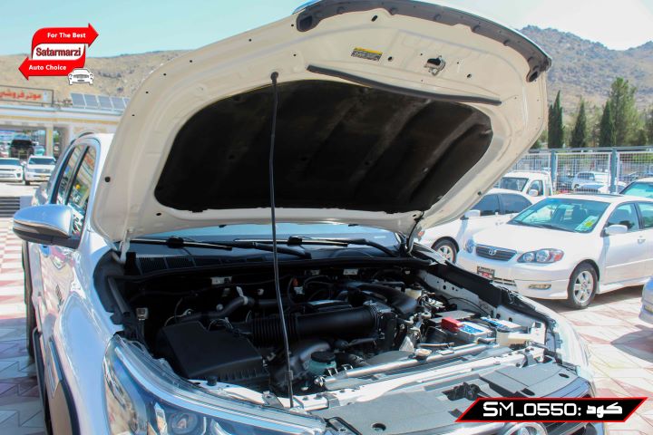 10 Toyota Hilux ( SR5 ) 2024