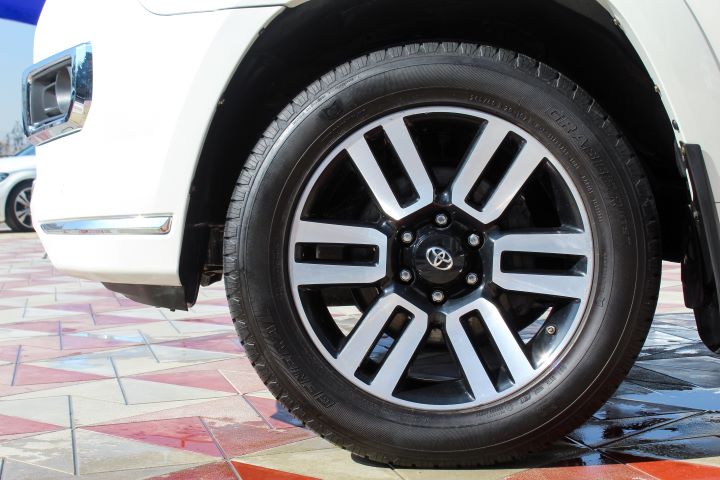 10 Toyota 4Runner ( Limited )