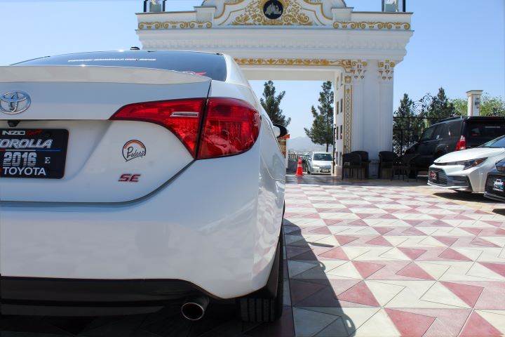 10 Toyota Corolla ( SE )