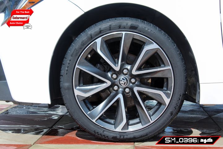 10 Toyota Corolla ( XSE )