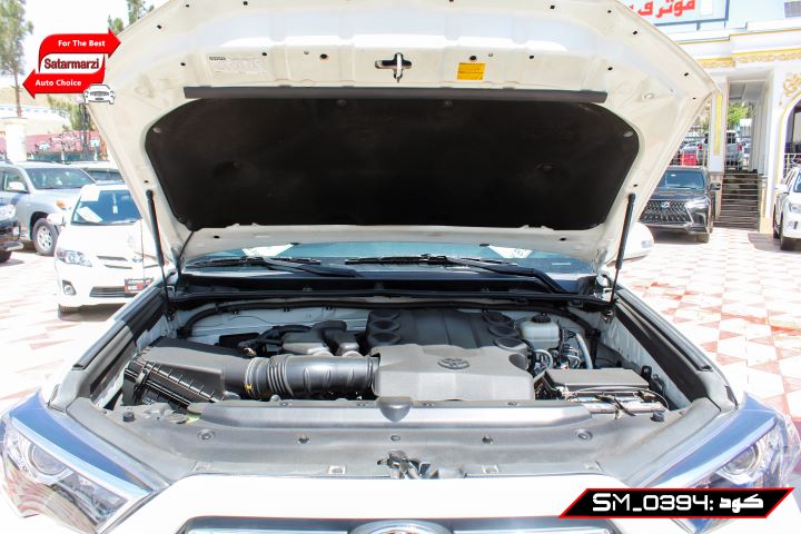 18 Toyota 4Runner ( SR5 )