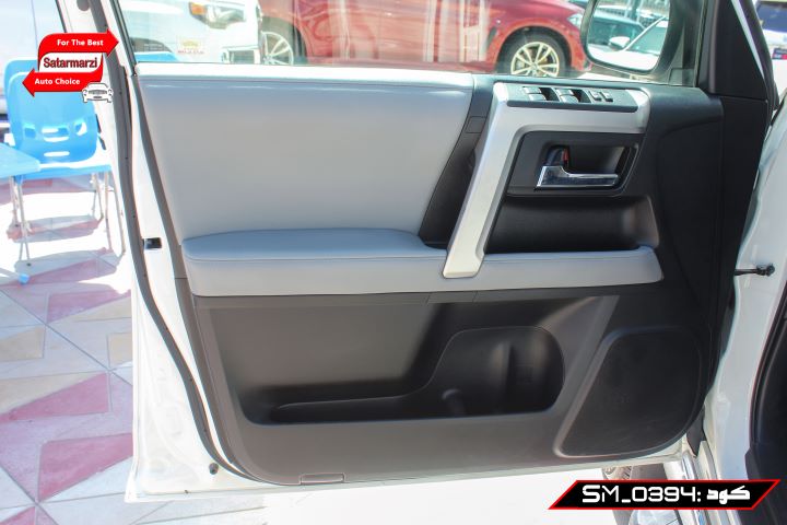 19 Toyota 4Runner ( SR5 )