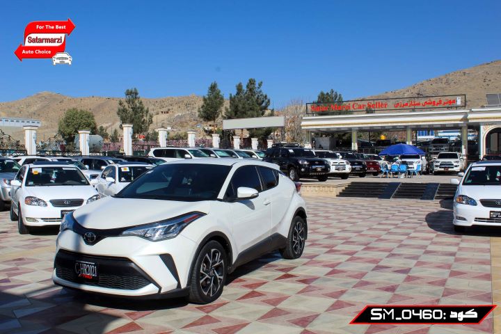 2 Toyota C-HR ( XLE ) 2021