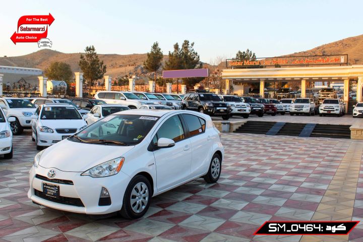 2 Toyota Prius ( C ) 2012