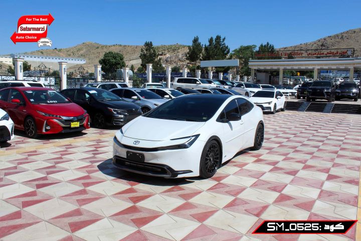 2 Toyota Prius ( Limited AWD ) HEV Hybrid 2025