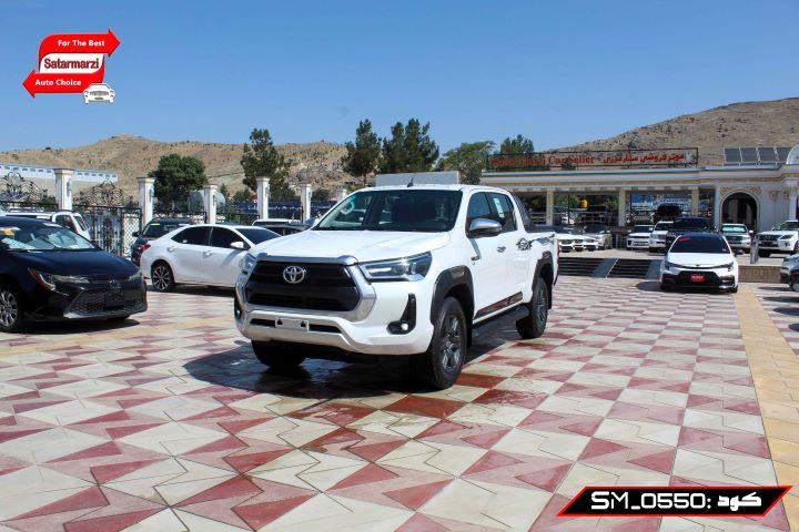 2 Toyota Hilux ( SR5 ) 2024