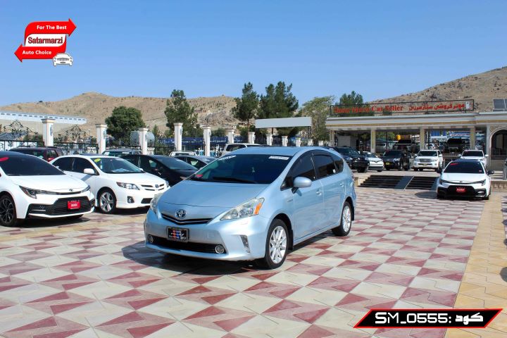 2 Toyota Prius ( V ) 2013
