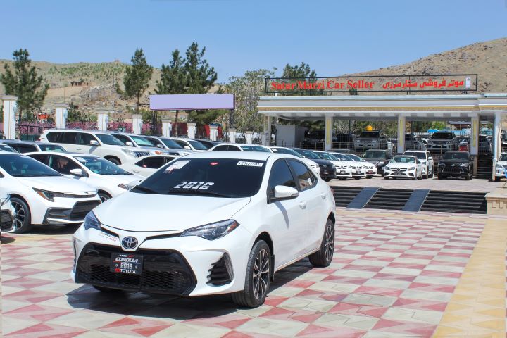 2 Toyota Corolla ( SE )