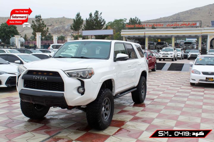 2 Toyota 4Runner ( SR5 ) 2014