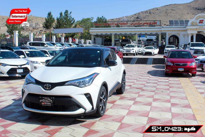 2 Toyota C-HR ( XLE ) 2020
