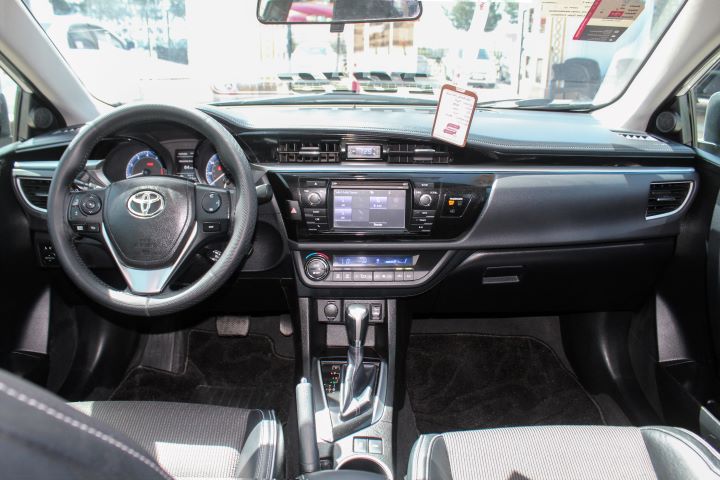 24 Toyota Corolla ( SE )