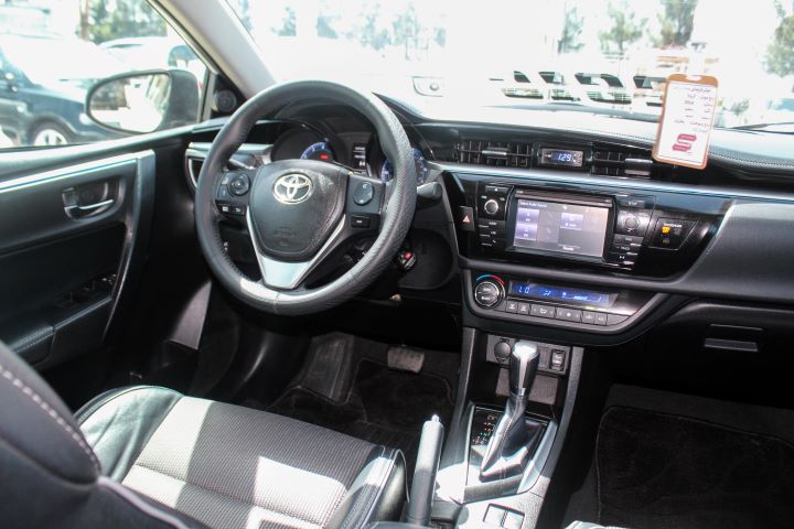 25 Toyota Corolla ( SE )