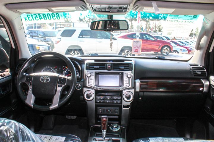 26 Toyota 4Runner ( Limited )