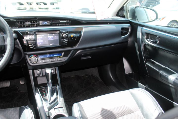 26 Toyota Corolla ( SE )