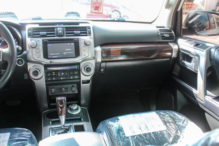 28 Toyota 4Runner ( Limited )
