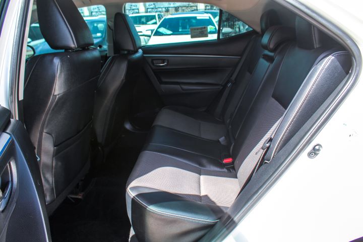 28 Toyota Corolla ( SE )