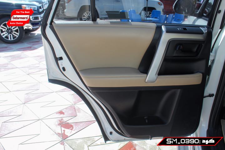 29 Toyota 4Runner ( Limited )
