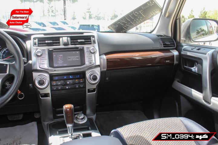 29 Toyota 4Runner ( SR5 )