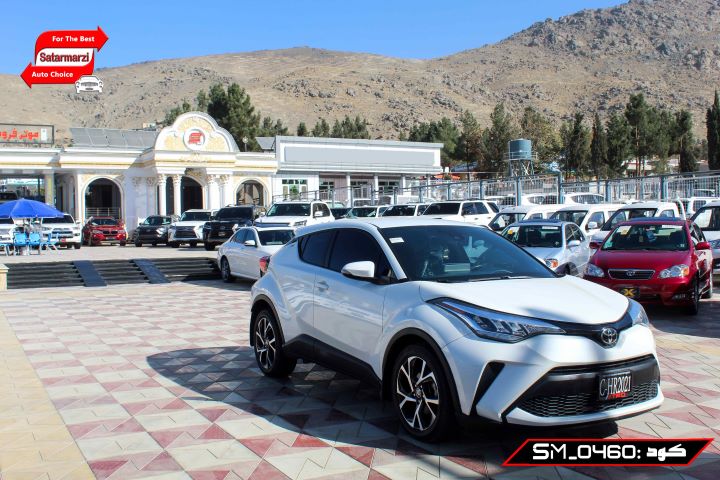 3 Toyota C-HR ( XLE ) 2021