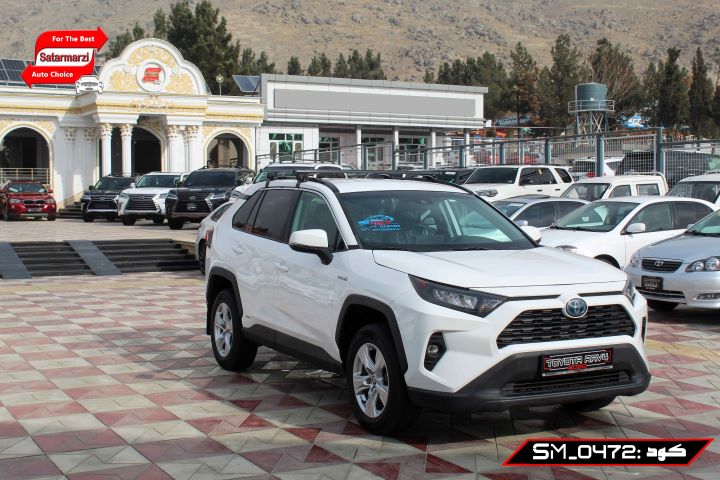 3 Toyota RAV4 ( LE ) Hybrid 2020