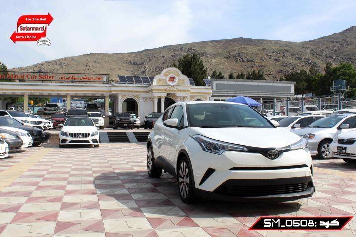 3 Toyota C-HR ( LE ) 2019