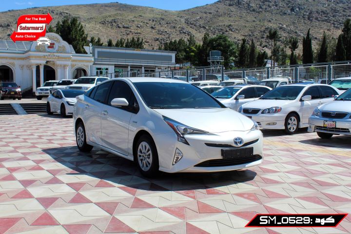 3 Toyota Prius 2017