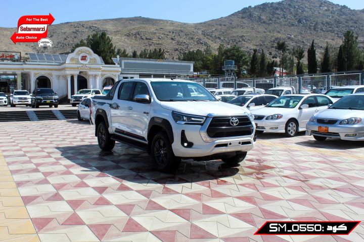3 Toyota Hilux ( SR5 ) 2024