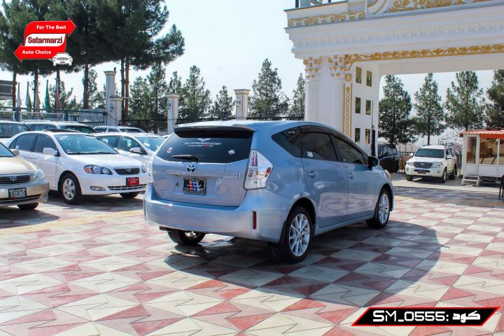 3 Toyota Prius ( V ) 2013