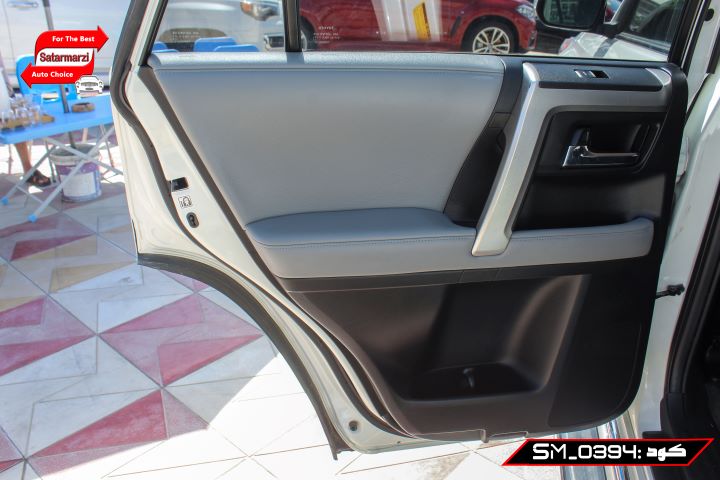 30 Toyota 4Runner ( SR5 )
