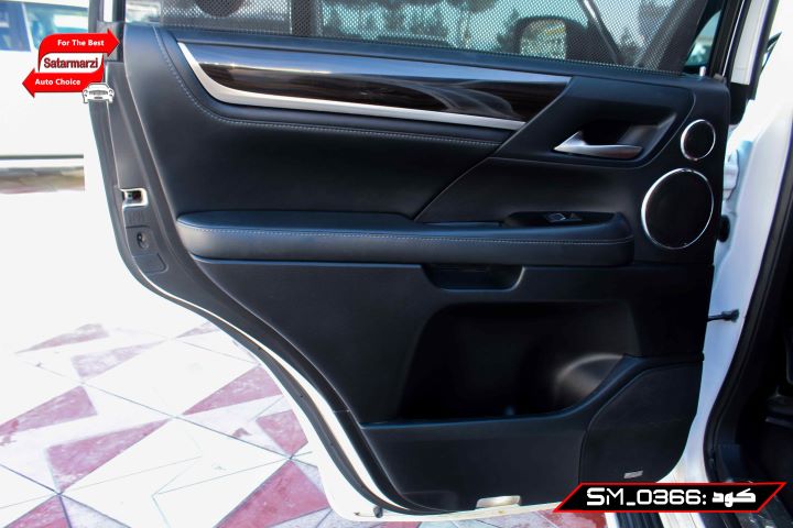 33 Lexus ( LX570 )