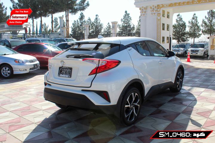 4 Toyota C-HR ( XLE ) 2021