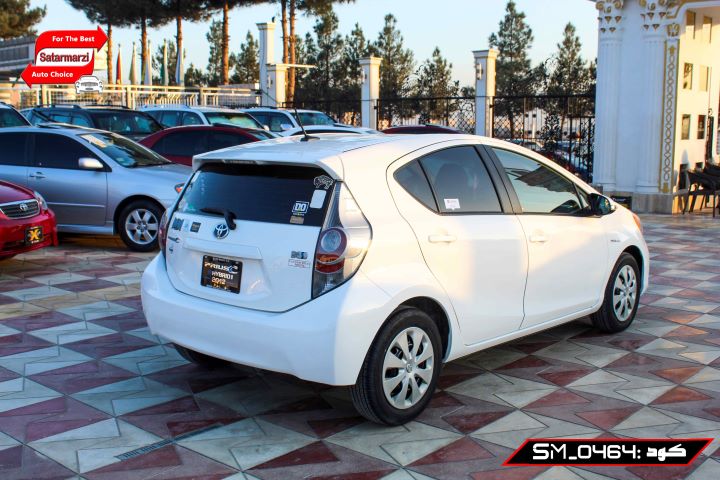 4 Toyota Prius ( C ) 2012