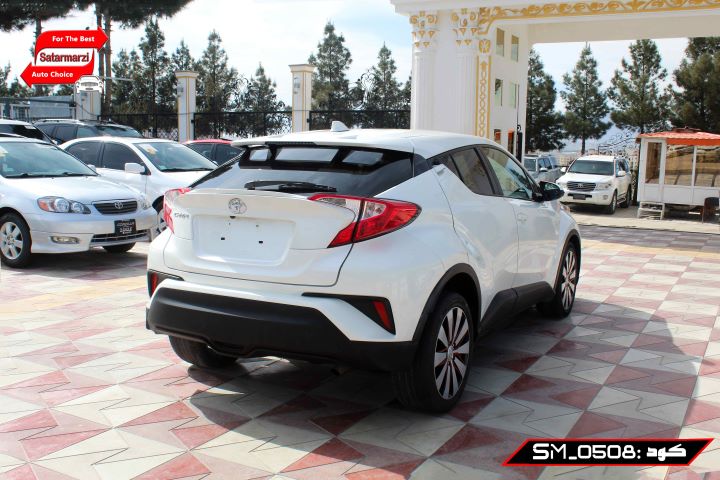 4 Toyota C-HR ( LE ) 2019