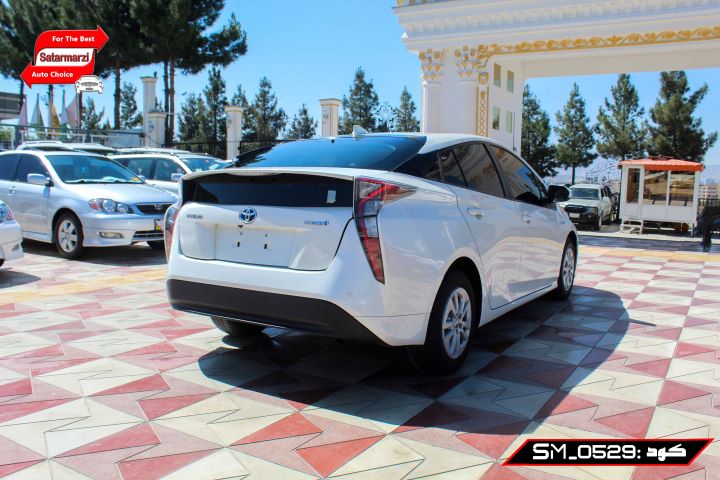 4 Toyota Prius 2017
