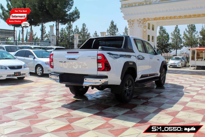 4 Toyota Hilux ( SR5 ) 2024