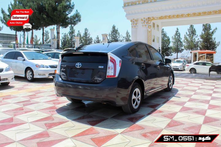 4 Toyota Prius 2015