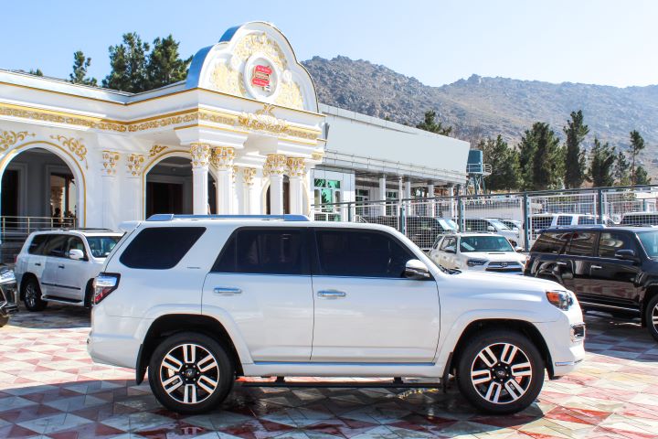 4 Toyota 4Runner ( Limited )