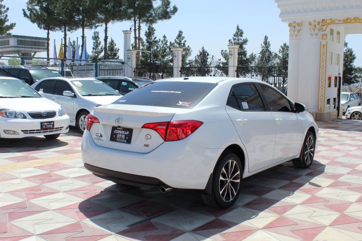 4 Toyota Corolla ( SE )