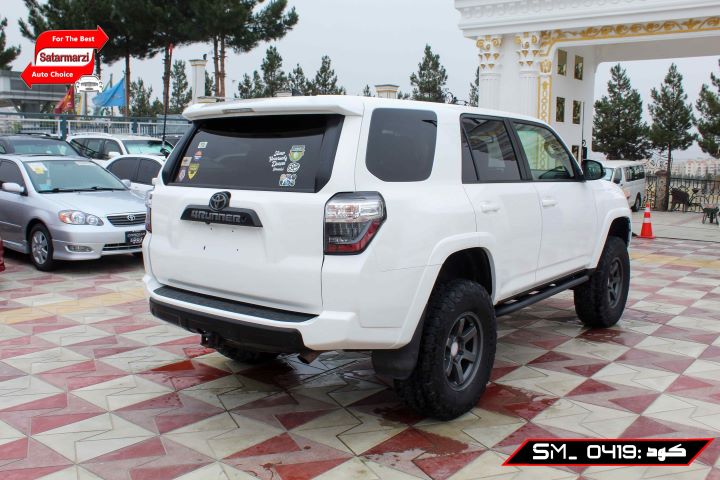 4 Toyota 4Runner ( SR5 ) 2014