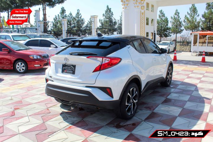 4 Toyota C-HR ( XLE ) 2020