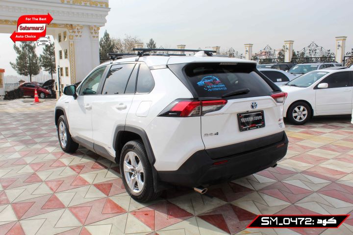 5 Toyota RAV4 ( LE ) Hybrid 2020