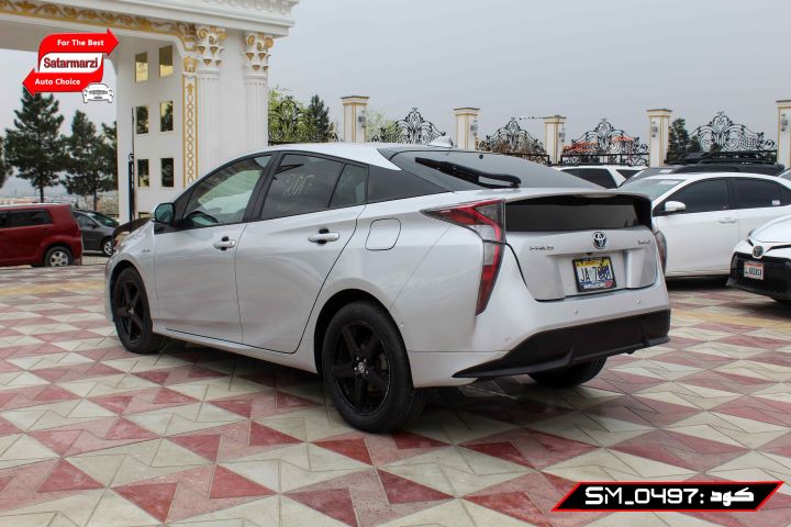 5 Toyota Prius 2017