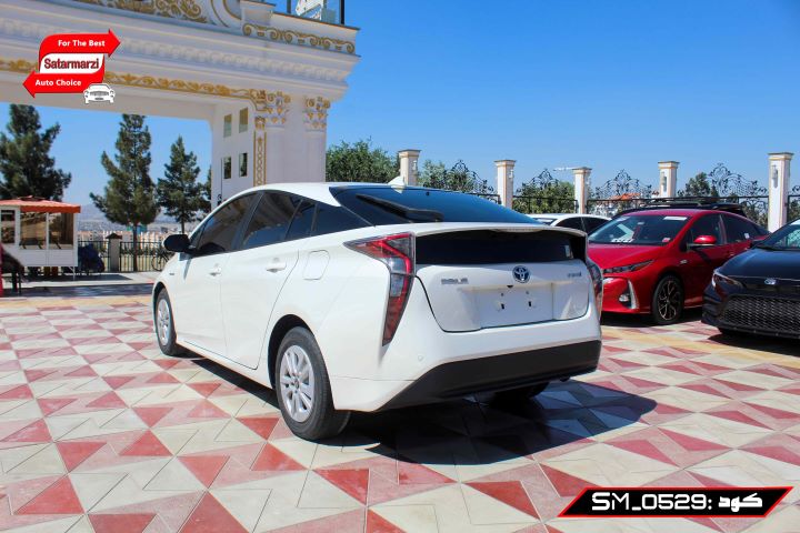 5 Toyota Prius 2017