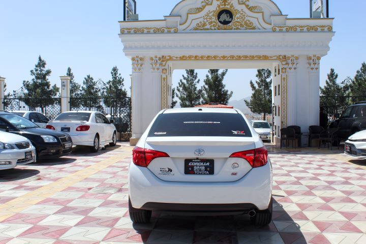 5 Toyota Corolla ( SE )