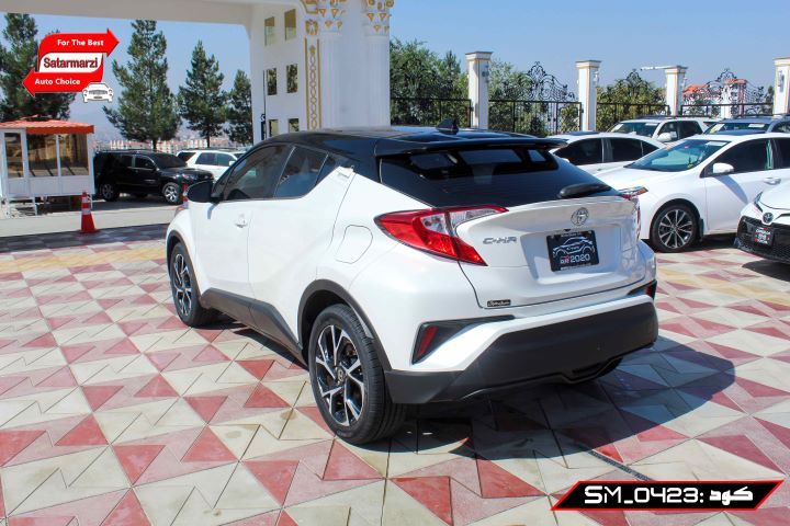 5 Toyota C-HR ( XLE ) 2020