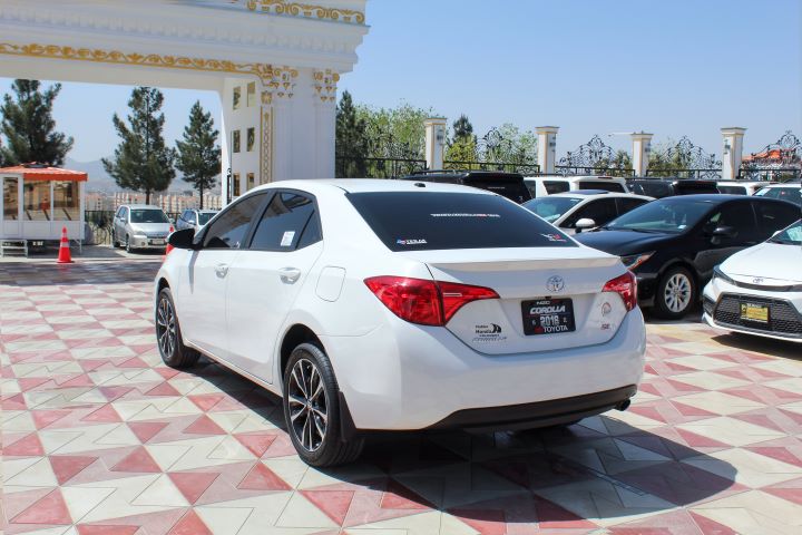 6 Toyota Corolla ( SE )