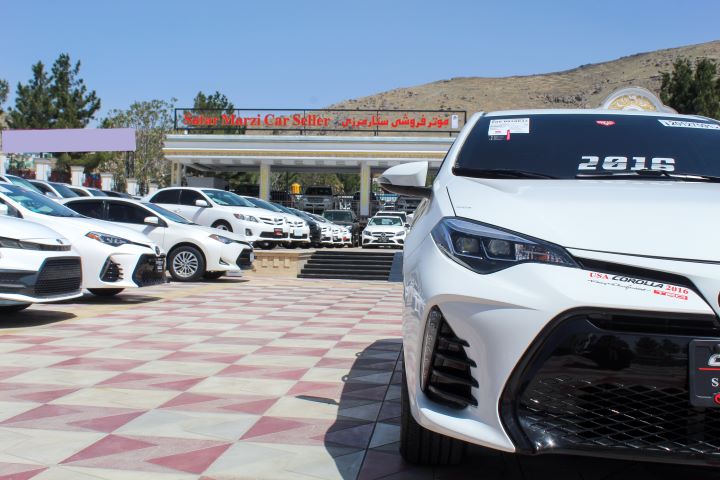 7 Toyota Corolla ( SE )